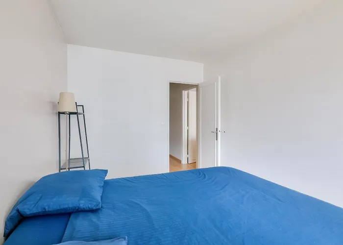 Quartier Saint Ambroise Апартаменты Париж